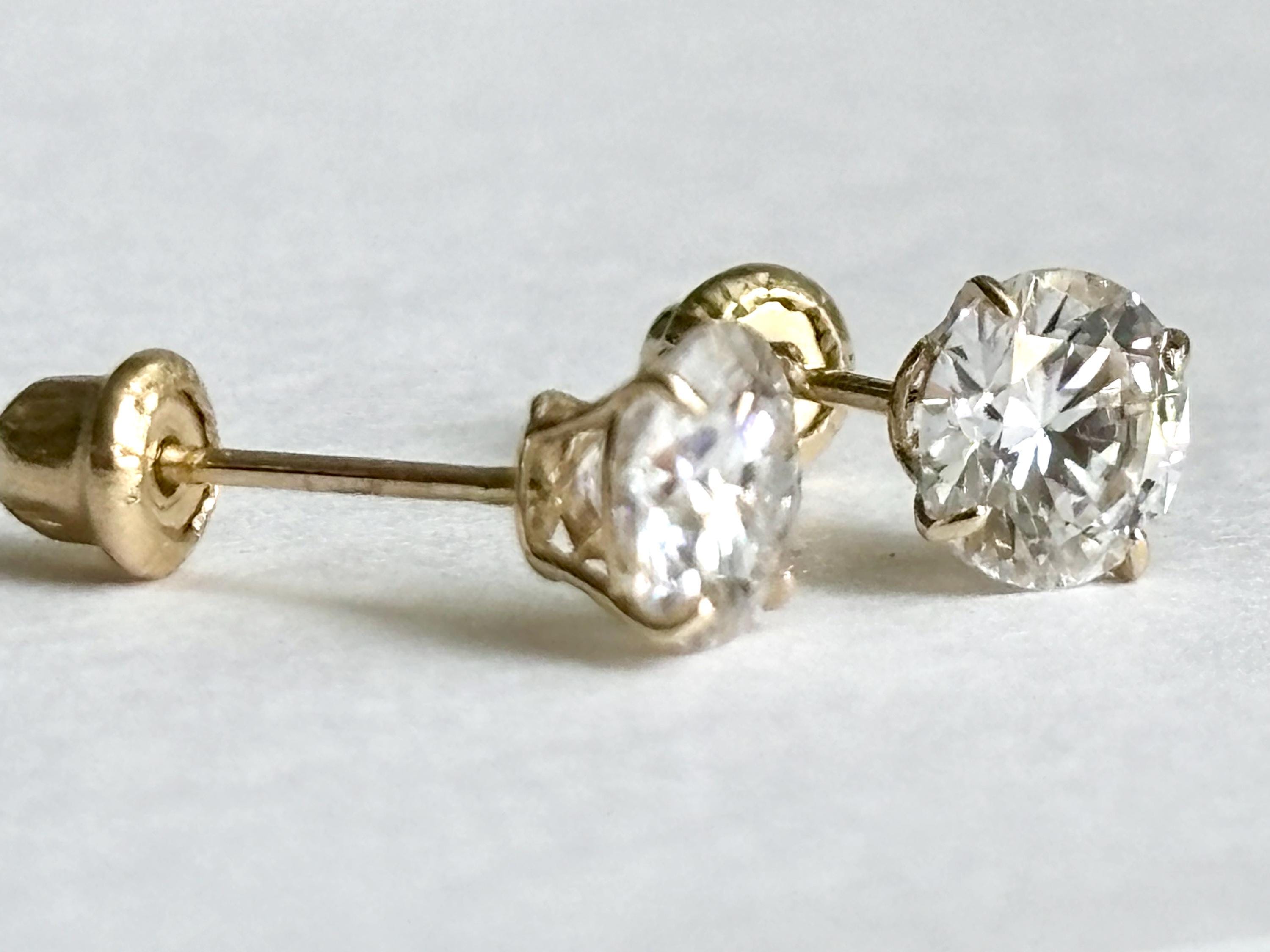 Boucle d'oreille en or jaune 14 carats 4,50 ct créée en laboratoire