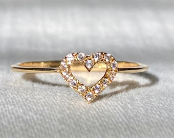 Size 7 Gold Stack Ring 18k solid Gold Ring/ Stack Ring- Simulated diamonds, 1.3 grams