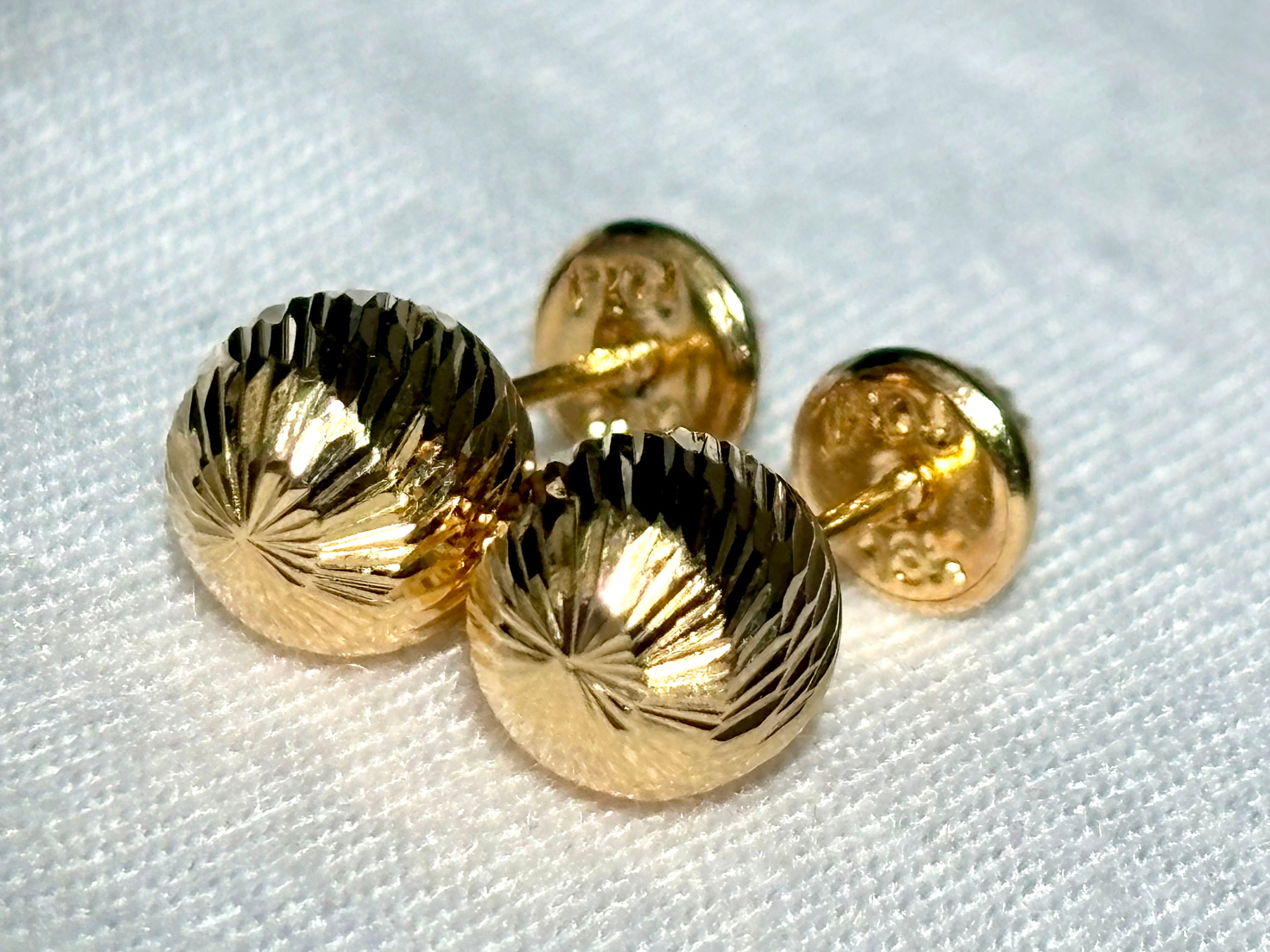18k Solid Real Gold Earrings: Diamond Cut Ball Earrings • Screw 18k Solid Real Gold Earrings: Diamond Cut Ball Earrings • Screw