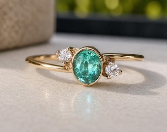 Size 7 Genuine Colombian emerald 0.7 carats and diamonds VS1, ring , gold 18k