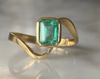 Size 6 Genuine Colombian AAA emerald 1.5 carats ring , gold 18k