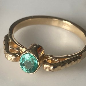Size 7 Genuine Colombian emerald 0.45 carats and diamonds VS1, ring , gold 18k