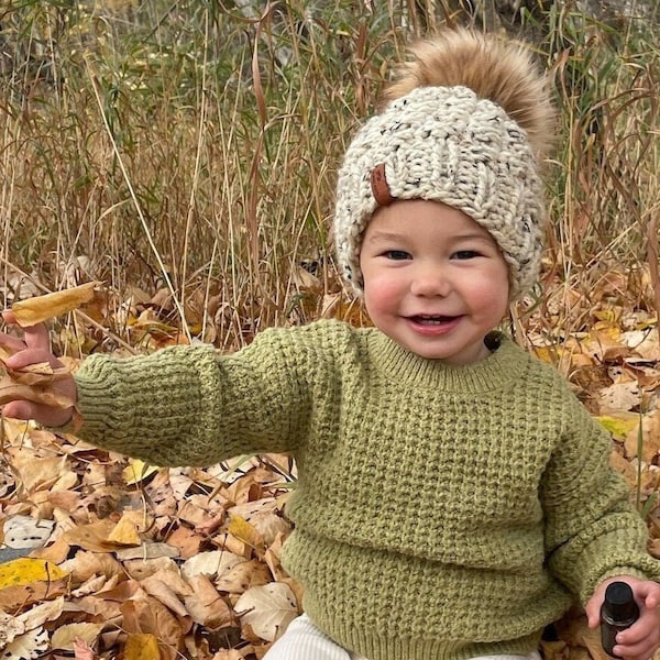 Bonnet à pompons pour bébé/enfant en bas âge - cadeau pour bébé - le bonnet olive - bonnet d'hiver en tricot - bonnet à pompon pour bébé - bonnet d'hiver pour bébé - baby shower