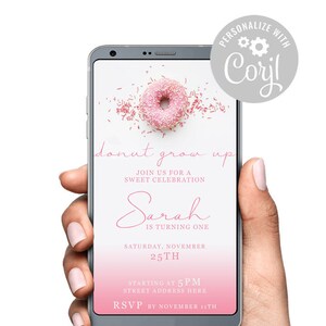 Könnte beinhalten: Ein rosafarbener und weißer Donut mit Streuseln auf einem rosa und weißen Verlaufshintergrund. Der Text "donut grow up" ist in rosa Schrift geschrieben. Der Text "Join us for a sweet celebration" ist in Schwarz geschrieben. Der Text "Sarah is turning one" ist in rosa Schrift geschrieben. Der Text "Saturday, November 25th" ist in Schwarz geschrieben. Der Text "Starting at 5 PM" ist in Schwarz geschrieben. Der Text "Street address here" ist in Schwarz geschrieben. Der Text "RSVP by November 11th" ist in Schwarz geschrieben.
