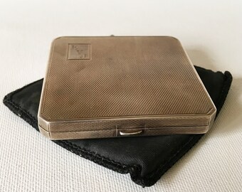Sterling Silver Powder Compact Art Deco Guilloché Pattern Solid Silver Full Set of British Hallmarks Joseph Gloster Birmingham 1940-1941