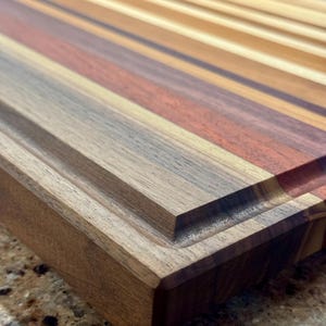 Tabla de cortar de madera exótica: nogal, cerezo, arce, padauk y corazón morado imagen 6