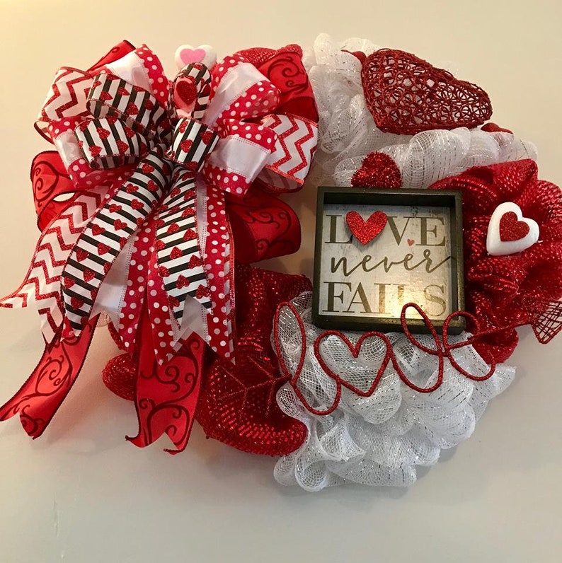 Valentine/'s Day Wreath Heart Wreath Love Wreath Front Door Wreath