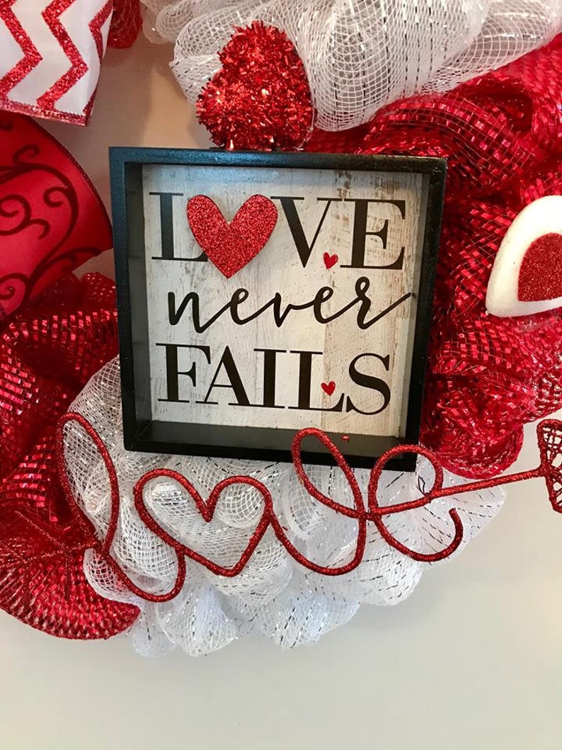 Valentine/'s Day Wreath Heart Wreath Love Wreath Front Door Wreath