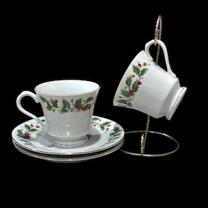 Juego de 2 tazas y platillos de porcelana blanca con borde dorado de estilo vintage navideño con diseño de bayas de acebo de China Pearl Noel