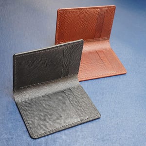 Cartera plegable de piel italiana para hombre en diseño minimalista negro o marrón