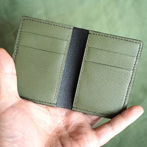 Cartera plegable vertical, delgada, en verde y negro, con seis bolsillos, tarjetero minimalista pequeño, piel Sully Chevre, Francia