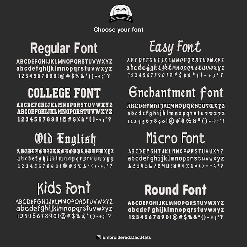 Pu&ograve; includere: Immagine che mostra vari stili di carattere per ricami personalizzati. I caratteri includono Regular, Easy, College, Enchantment, Old English, Micro, Kids e Round. Ogni carattere mostra l'alfabeto e i numeri, con il testo "Choose your font" in alto.