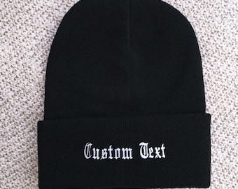 Personalisierte Mütze mit Text bestickt