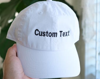Cappello con testo ricamato personalizzato