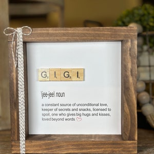 Quadro personalizado para presente da vovó, com peças de Scrabble, acabamento em nogueira. imagem 5