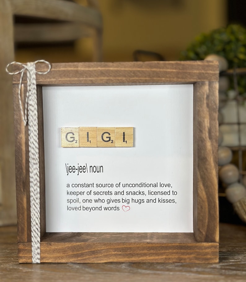 Quadro personalizado para presente da vovó, com peças de Scrabble, acabamento em nogueira. imagem 5