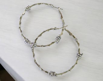 Aros medianos de alambre de púas, hechos a mano. Disponibles en plata u oro.