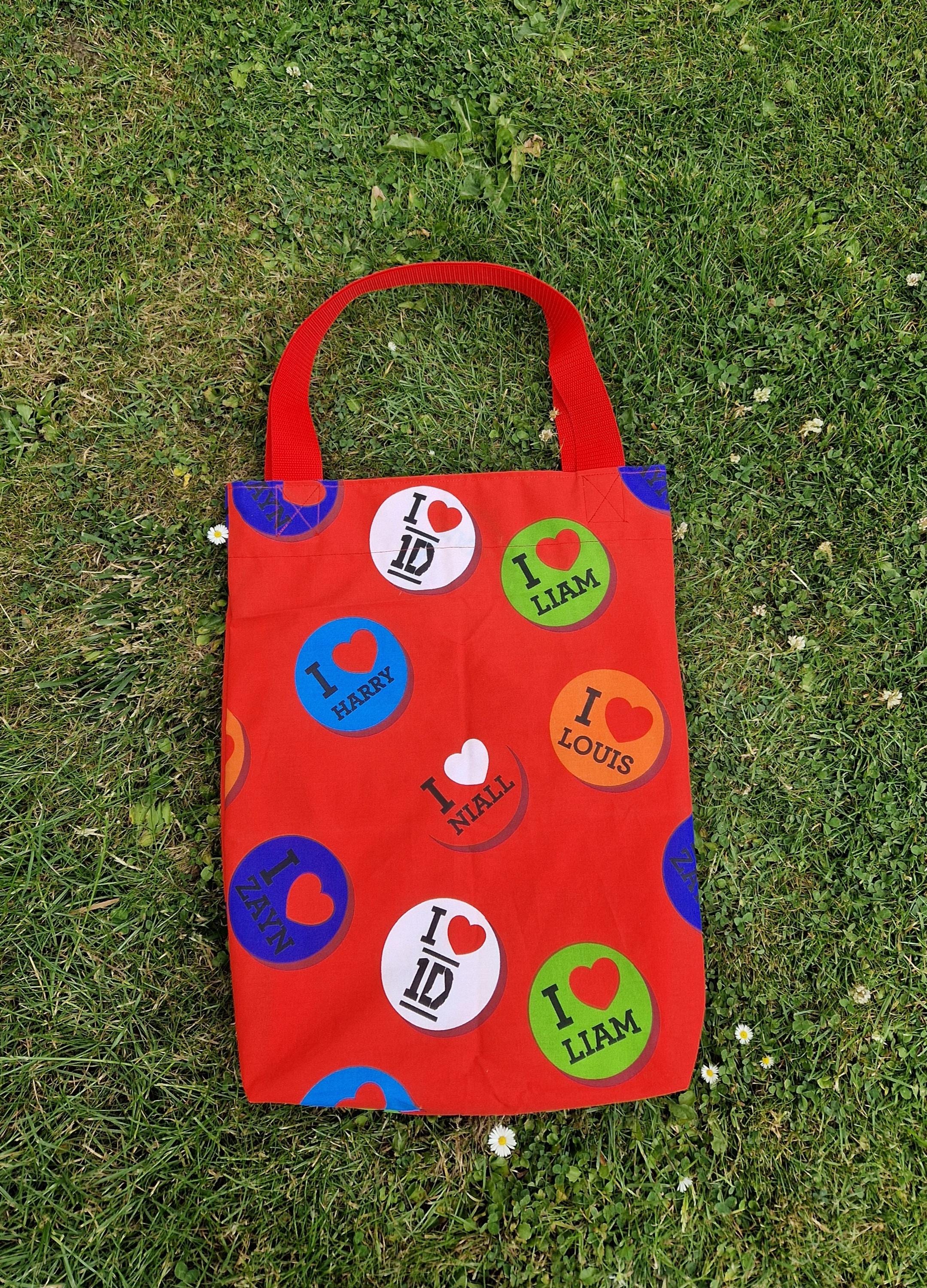 リサイクル生地を使用した1Dハンドメイドトートバッグ。裏地付き