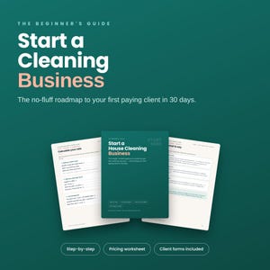 Può includere: Una guida digitale intitolata The Beginner's Guide Start a Cleaning Business con una copertina verde scuro e testo bianco. La guida include pagine interne con sezioni per il calcolo delle tariffe e la comunicazione con il cliente, oltre a pulsanti per istruzioni.