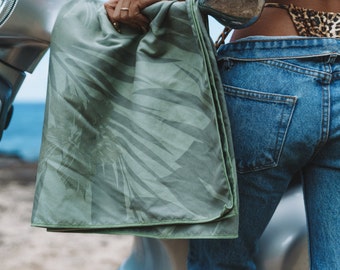Hawaiian Microfiber Beach Towel | Lightweight | Quick-Dry | Sand-Free — Hawaiian Army Green