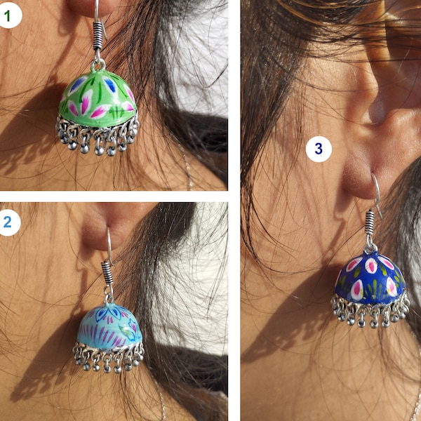 Boucles d'oreilles peintes à la main, boucles d'oreilles en laiton, boucles cloches, boucles style indien