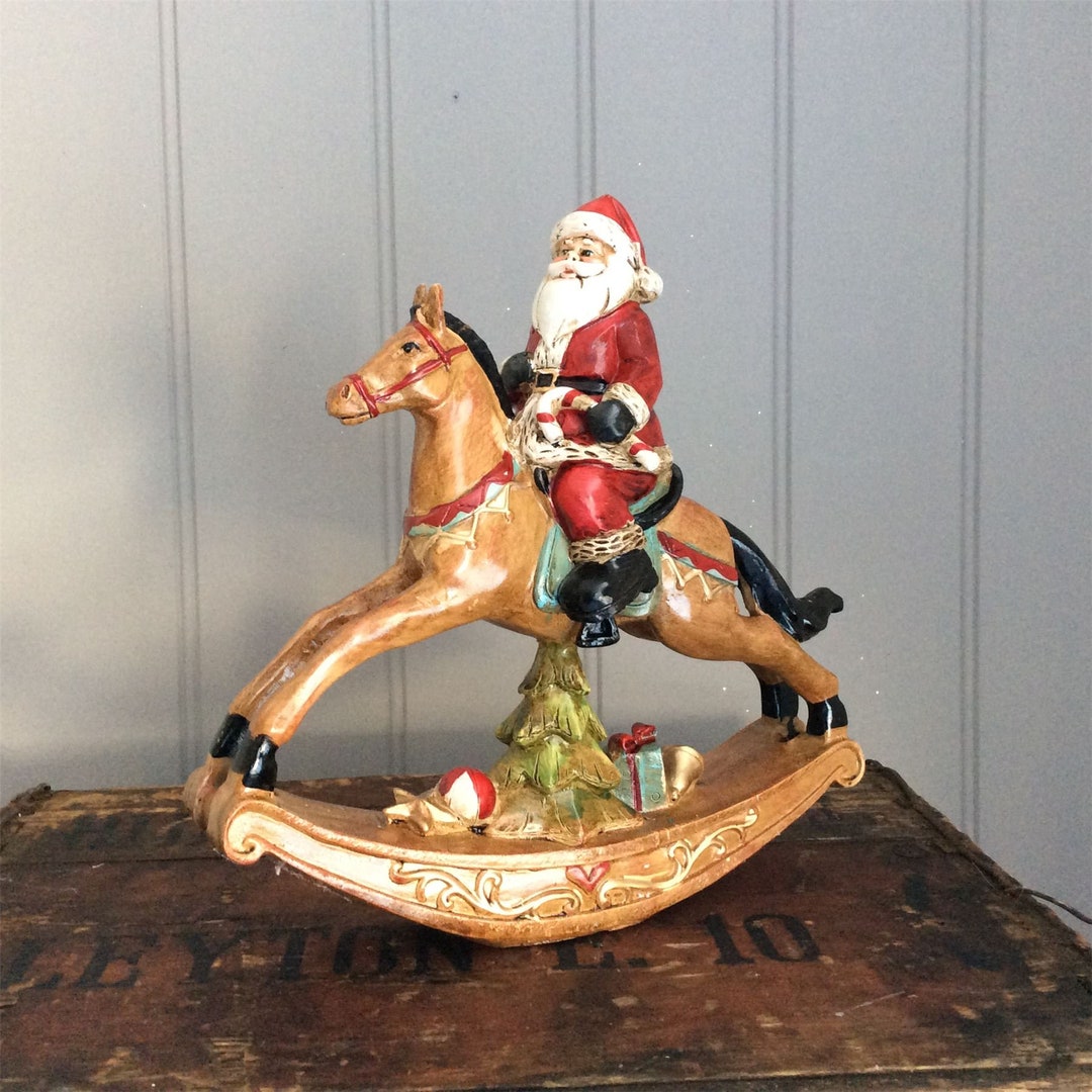 Gisela Graham Christmas Decoration Resin Stag With Toadstool Wreath Robin One Supplied