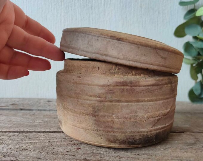 Vintage Carved Wooden Round Box With Lid. - Etsy