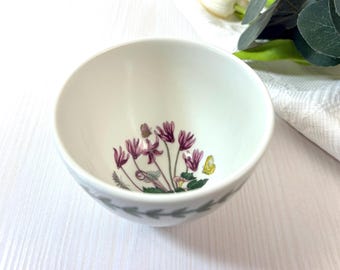 Plato para salsa vintage con ciclamen del Jardín Botánico de Portmeirion