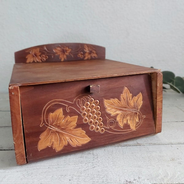 boîte à pain vintage en bois sculpté. Étagère de table avec couvercle fait main pour produits de boulangerie. Organiseur de cuisine de campagne rustique