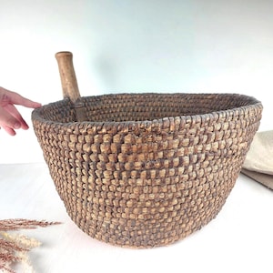 Old antique grass rye basket. vintage big grain storage. Primitive farmhouse home decor. Natural materials organizer.