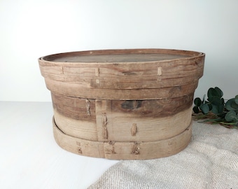 Antique Oval Wooden Basket with Lid: Primitive Farmhouse Decor