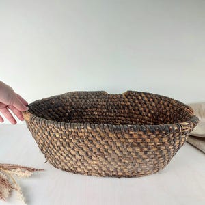 Old antique grass rye basket. vintage big grain storage. Primitive farmhouse home decor. Natural materials organizer.