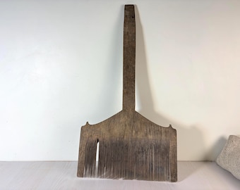 Big Wooden wool comb with handle country primitive Yarn combs
