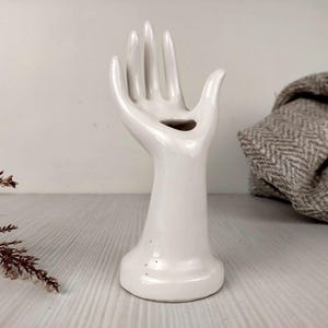 Estatueta de mão de porcelana vintage Elegância atemporal. Manequim vintage.
