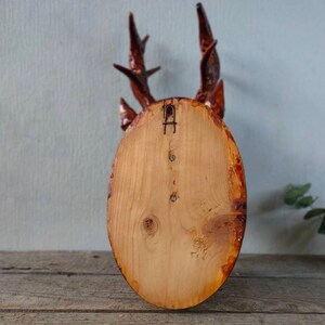 Cabeza de ciervo de madera tallada vintage con cuernos. | Etsy