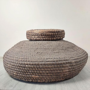 big Antique Grass Grain Basket with Lid: Rustic Farmhouse Decor
