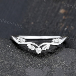 Anillo de bodas curvo de moissanita único, anillo de bodas de diamantes de oro blanco vintage, delicado anillo apilable a juego, anillo de regalo de aniversario.