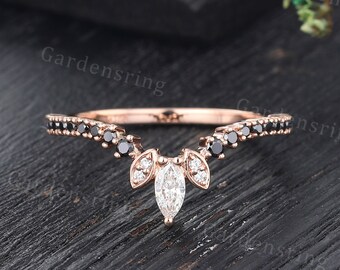 Anillo de bodas curvo de moissanita con corte marquesa, banda a juego de media eternidad en oro rosa vintage con pavé de ónix negro, delicado anillo de aniversario de matrimonio.