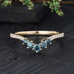 Unique Blue Green Sapphire wedding ring curved wedding band Vintage Yellow gold moissanite Diamond wedding band Dainty Promise Anniversary . zdjęcie 1