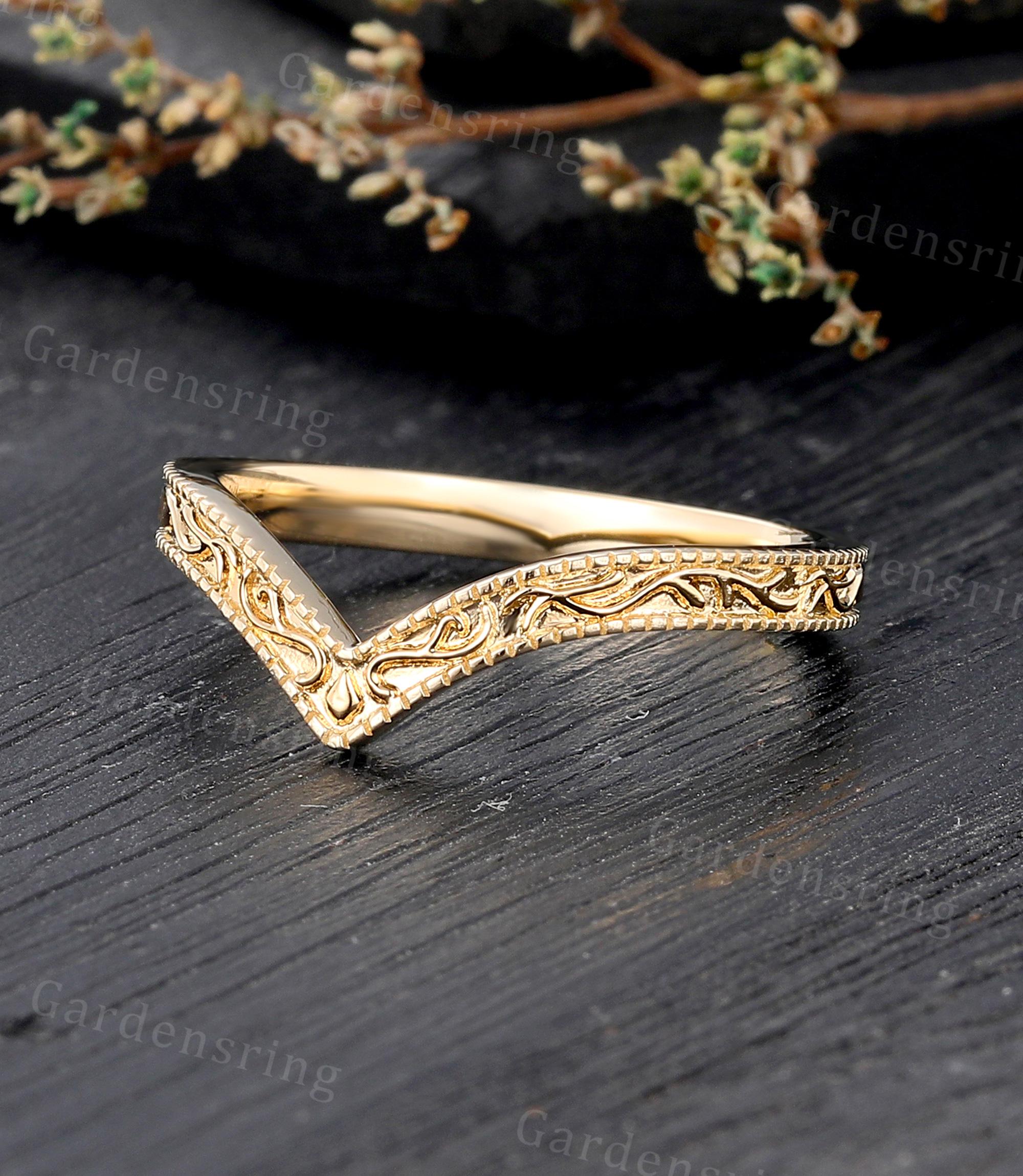 Vintage Curved Wedding Band Unique Yellow Gold Filigree Ring Plain ...