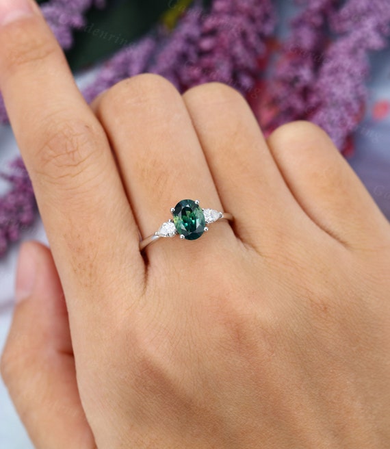Bague Fiançailles Saphir Bleu Ovale Et Moissanite - Or Jaune 14 Carats - Sur Mesure