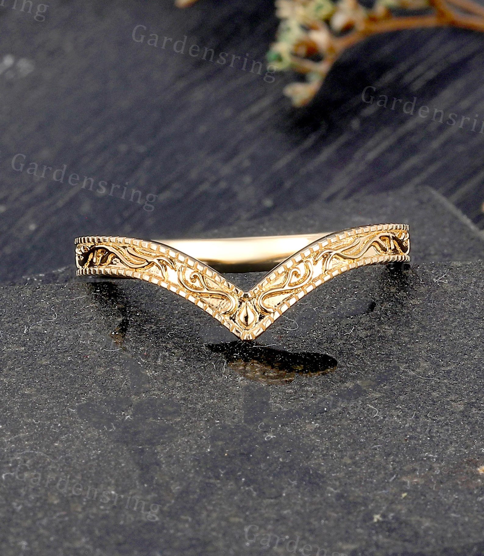 Vintage Curved Wedding Band Unique Yellow Gold Filigree Ring Plain ...