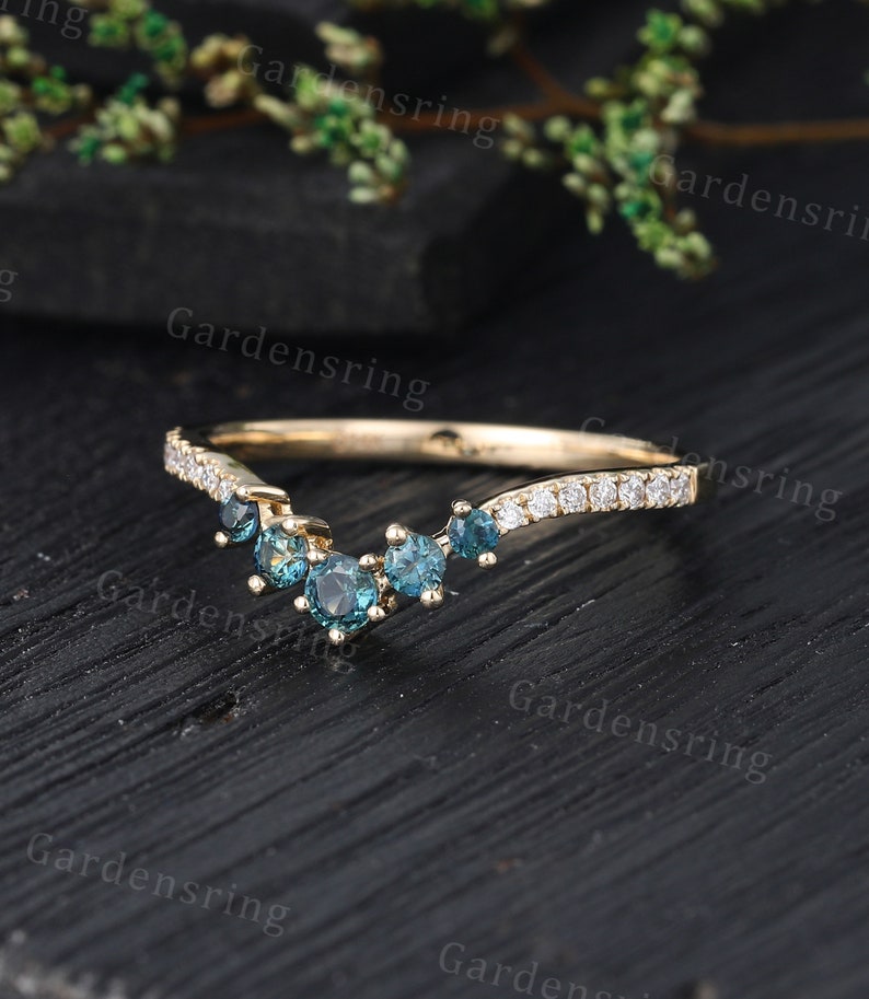 Unique Blue Green Sapphire wedding ring curved wedding band Vintage Yellow gold moissanite Diamond wedding band Dainty Promise Anniversary . zdjęcie 3