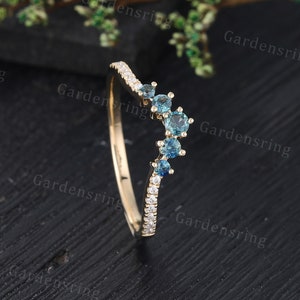 Unique Blue Green Sapphire wedding ring curved wedding band Vintage Yellow gold moissanite Diamond wedding band Dainty Promise Anniversary . zdjęcie 4