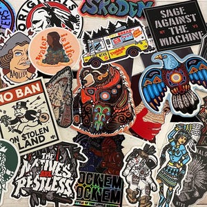 Authentische Native Made Aufkleber, Indigene Pop Art Aufkleber; Laptop-Aufkleber; die NTVS, Jackie Traverse, Sage & Oats
