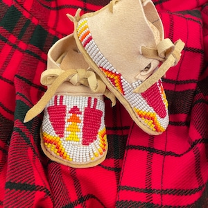 Mocasines de bebé con cuentas auténticos de fabricación nativa; piel de ciervo; para bebés