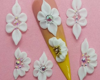 Nail charms Bejewelled Side Flowers set