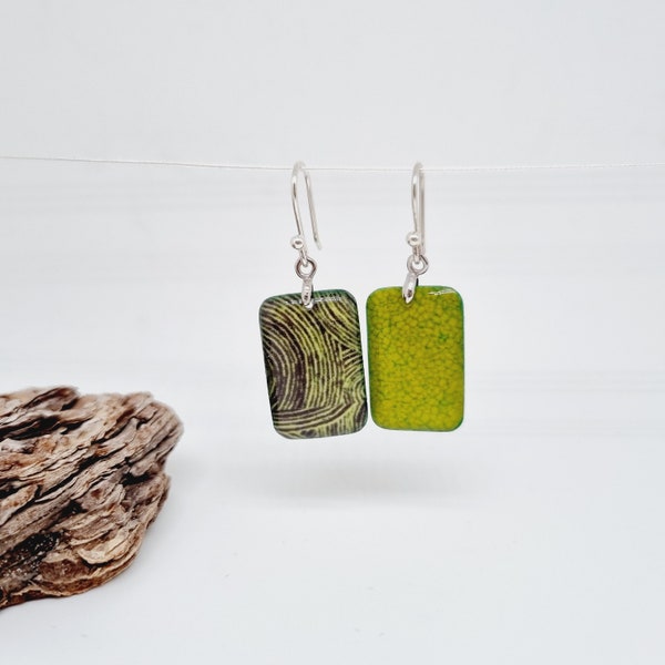 Boucles d'oreilles colorées et réversibles - boucles d'oreilles artisanales - bijoux en résine et argent -  rectangle -  vert kaki