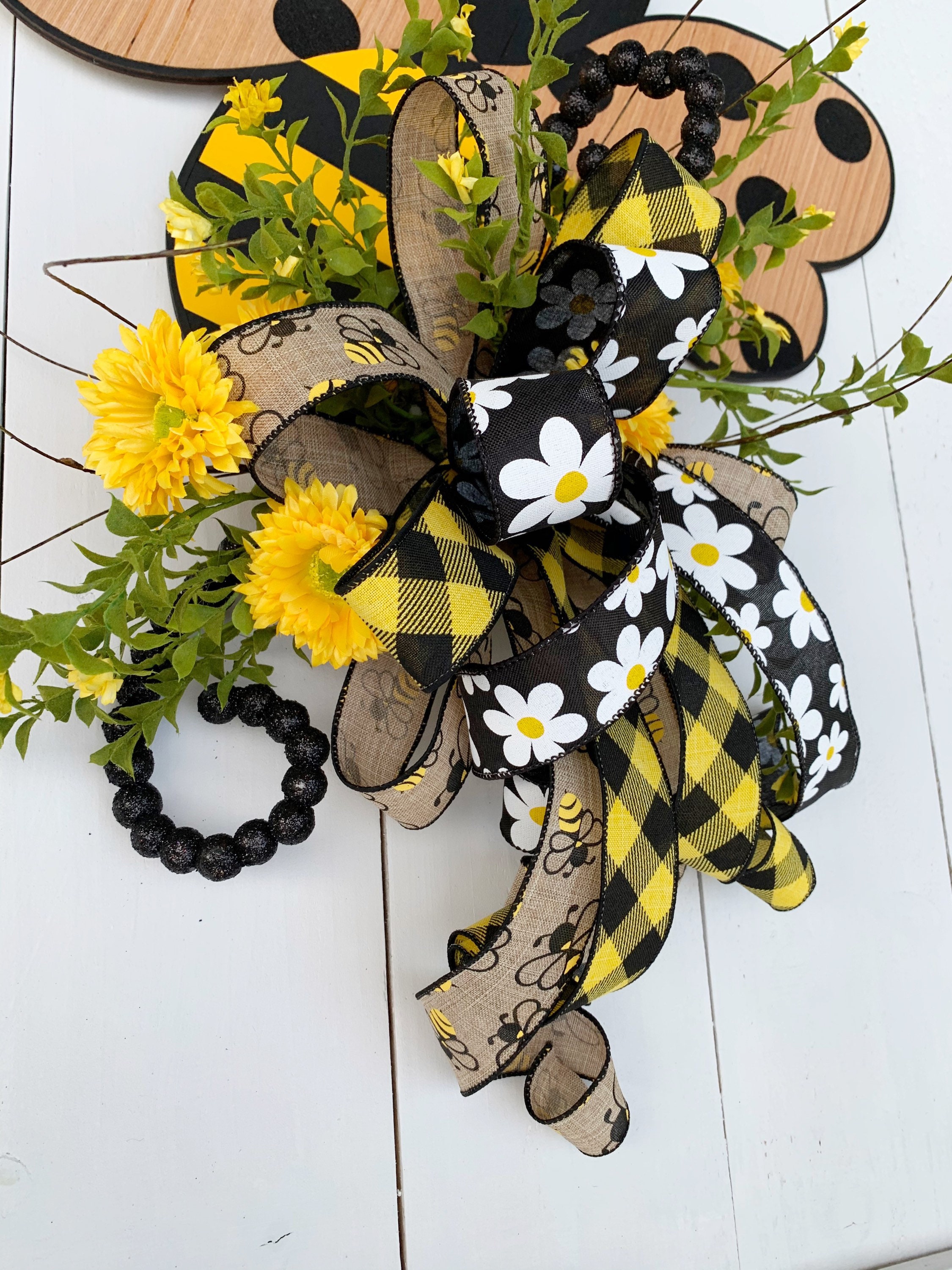 Bees and Honey Comb Front Door Decor. Beekeeper Home Decoration. Honeycomb  Decor. Farmhouse Porch Wreath, Yellow Worker Bees Kitchen Decor 