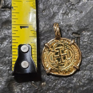 Atocha 14kt solid gold coin pendant escudo odd shape